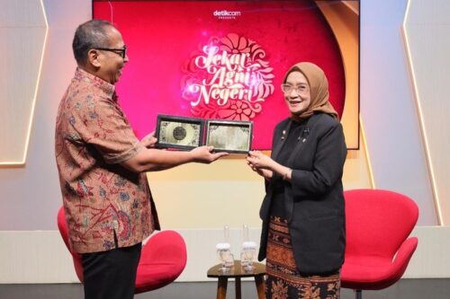 Menteri PANRB Rini Widyantini saat menjadi tamu dalam segmen detikpagi, membahas upaya reformasi birokrasi dan kepemimpinan perempuan di sektor publik.