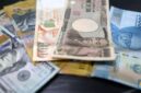 Pergerakan rupiah yang terus melemah terhadap dolar AS dipengaruhi kebijakan The Fed dan ketegangan geopolitik global