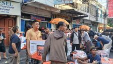 Warga memadati toko genset di Jalan Pandu, Medan, akibat pemadaman listrik berkepanjangan.