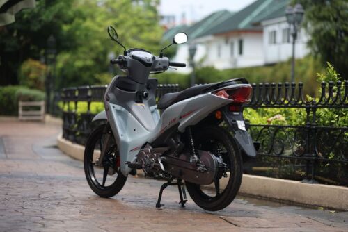Yamaha Finn terbaru hadir dengan desain ramping, fitur modern, dan konsumsi BBM yang sangat irit.
