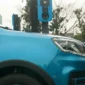 Sebuah kendaraan listrik melakukan pengisian daya di stasiun charging, mencerminkan tren peningkatan penggunaan EV(Foto :carnewschina.com)