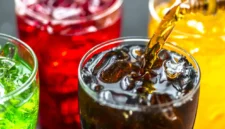 Ilustrasi berbagai minuman pagi seperti kopi, teh, jus, dan soda di atas meja (Foto : pexels.com/Jim )