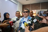 Presiden KSPI Said Iqbal menyampaikan pernyataan kepada media soal potensi PHK akibat relokasi pabrik.(Foto: Liputan6.com/Arief Rachman Hakim)