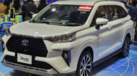Toyota Veloz Hybrid menawarkan efisiensi bahan bakar tinggi dengan dukungan baterai hybrid bergaransi panjang.(Foto : FahmyFM/GridOto.com)