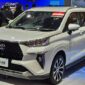 Toyota Veloz Hybrid menawarkan efisiensi bahan bakar tinggi dengan dukungan baterai hybrid bergaransi panjang.(Foto : FahmyFM/GridOto.com)