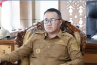 Wali Kota Sungai Penuh Alfin bersama Sekda dan OPD mengikuti rapat kerja DPR RI secara daring dari ruang Sekretariat Daerah.