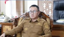 Wali Kota Sungai Penuh Alfin bersama Sekda dan OPD mengikuti rapat kerja DPR RI secara daring dari ruang Sekretariat Daerah.