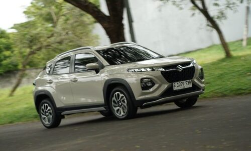 Tampilan Suzuki Fronx 2026 yang mengusung desain SUV coupe modern dengan teknologi hybrid dan fitur keselamatan canggih.( Foto : Rizky.A/GridOto.com)