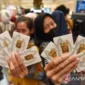 Ilustrasi emas batangan Antam dengan harga terbaru yang mengalami kenaikan pada perdagangan Jumat pagi.( FOTO : Indrianto Eko Suwarso/wpa/am. )