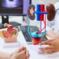 Seorang dokter menunjukkan model anatomi ginjal kepada pasien saat konsultasi untuk menjelaskan fungsi dan risiko penyakit ginjal.(Foto : Getty Images/PonyWang)
