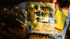 Pergerakan harga emas dunia menunjukkan kenaikan terbatas setelah sebelumnya jatuh ke level terendah tahun ini.