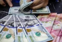 Gubernur Bank Indonesia Perry Warjiyo menyampaikan kebijakan terbaru pembatasan pembelian dolar AS dalam konferensi pers Rapat Dewan Gubernur, Jakarta, Kamis (18/6/2026).(Foto: Andhika Prasetia/detikFoto)