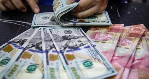 Gubernur Bank Indonesia Perry Warjiyo menyampaikan kebijakan terbaru pembatasan pembelian dolar AS dalam konferensi pers Rapat Dewan Gubernur, Jakarta, Kamis (18/6/2026).(Foto: Andhika Prasetia/detikFoto)