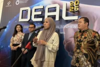 Menkomdigi Meutya Hafid menjelaskan tren penurunan pendanaan inovasi di Asia Tenggara dalam forum Digital Ecosystem Alignment (DEAL) di Jakarta.(Foto: CNN Indonesia/ Loamy Noprizal)