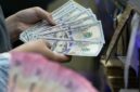 Layar menampilkan pergerakan nilai tukar rupiah terhadap dolar AS yang mengalami pelemahan di tengah penguatan dolar global.(Foto: CNN Indonesia/Adi Ibrahim)