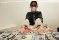 Pergerakan nilai tukar rupiah yang menguat tipis terhadap dolar AS dipengaruhi sentimen global menjelang pengumuman hasil rapat FOMC. (Foto : Liputan6.com/Johan Tallo)