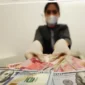 Pergerakan nilai tukar rupiah yang menguat tipis terhadap dolar AS dipengaruhi sentimen global menjelang pengumuman hasil rapat FOMC. (Foto : Liputan6.com/Johan Tallo)