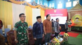 Ketua DPRD Kota Sungai Penuh, Hutri Randa, S.Sos., M.M., menghadiri Rapat Senat Terbuka Wisuda Sarjana Ekonomi Angkatan XXIII STIE Sakti Alam Kerinci Tahun Akademik 2025/2026 di GOR Eks Pemda, Sabtu (13/6). (Foto: Hms DPRD)