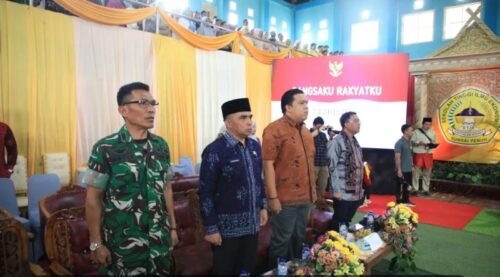 Ketua DPRD Kota Sungai Penuh, Hutri Randa, S.Sos., M.M., menghadiri Rapat Senat Terbuka Wisuda Sarjana Ekonomi Angkatan XXIII STIE Sakti Alam Kerinci Tahun Akademik 2025/2026 di GOR Eks Pemda, Sabtu (13/6). (Foto: Hms DPRD)