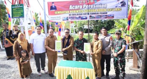 Ketua DPRD Kota Sungai Penuh Hutri Randa menghadiri peresmian Jembatan Perintis Garuda di Desa Mekar Jaya, Kecamatan Tanah Kampung.