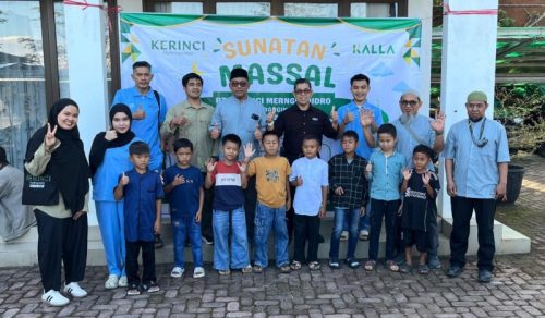 Puluhan anak mengikuti Sunatan Massal Gratis yang digelar PT Kerinci Merangin Hidro di kawasan PLTA sebagai bagian dari program CSR perusahaan.