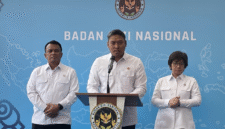Kepala Badan Gizi Nasional (BGN) Sudaryono mengumumkan pemberhentian 261 pegawai non-ASN bermasalah dalam konferensi pers di Jakarta, Senin (27/7).(FOTO:CNN Indonesia/Muhammad Falah)