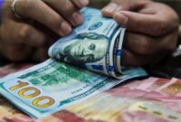 Pergerakan dolar AS yang terus menguat membuat nilai tukar rupiah tertekan hingga mendekati level Rp 18.100 pada perdagangan hari ini.(Foto: Andhika Prasetia/detikFoto)