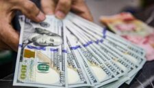 Nilai tukar dolar AS menguat terhadap rupiah usai pengunduran diri Gubernur Bank Indonesia Perry Warjiyo.(Foto: Andhika Prasetia/detikFoto)