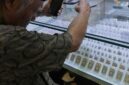 Ilustrasi emas batangan Antam. Harga emas Antam naik Rp10 ribu menjadi Rp2,62 juta per gram pada perdagangan 27 Juli 2026.(Foto: CNN Indonesia/Safir Makki)
