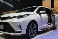 Tampilan Toyota Granvia Hybrid yang hadir sebagai MPV premium dengan desain modern dan fitur mewah.(Foto: Muhammad Hafizh Gemilang/detikcom)