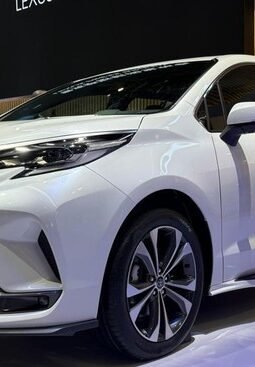 Harga Toyota Granvia Hybrid Saingi Alphard Lebih Murah