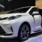 Tampilan Toyota Granvia Hybrid yang hadir sebagai MPV premium dengan desain modern dan fitur mewah.(Foto: Muhammad Hafizh Gemilang/detikcom)