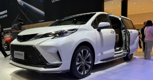 Tampilan Toyota Granvia Hybrid yang hadir sebagai MPV premium dengan desain modern dan fitur mewah.(Foto: Muhammad Hafizh Gemilang/detikcom)