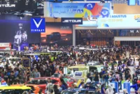 Pengunjung memadati area pameran GIIAS 2026 di ICE BSD City, Tangerang.