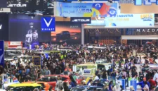 Pengunjung memadati area pameran GIIAS 2026 di ICE BSD City, Tangerang.
