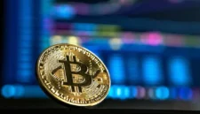 HMRC meningkatkan pengawasan pajak terhadap investor kripto di Inggris.(Foto: Unsplash/Andre Francois M.)