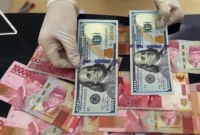 Nilai tukar rupiah menguat tipis terhadap dolar AS pada perdagangan Senin (24/8/2026).(Foto : Liputan6.com/Johan Tallo)