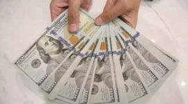 Rupiah melemah terhadap dolar AS pada perdagangan Senin, 31 Agustus 2026.(Foto : ANTARA FOTO/Muhammad Iqbal)