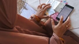 Pembayaran pajak kendaraan tahunan kini dapat dilakukan secara online melalui aplikasi Signal tanpa harus mengantre di kantor Samsat.(Foto : ANTARA FOTO/SENO)