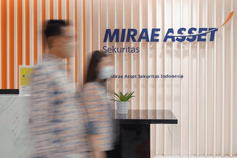 Aktivitas pengunjung di area kantor Mirae Asset Sekuritas Indonesia.(Foto : PT Mirae Asset Sekuritas Indonesia)
