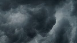 Langit berawan disertai hujan sebagai ilustrasi cuaca ekstrem