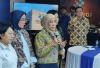 Menteri Komunikasi dan Digital (Menkomdigi) Meutya Hafid (tengah) di Kantor Kementerian Komdigi, Jakarta, Senin (3/8/2026).(Foto : KOMPAS.com/Nawir Arsyad Akbar)