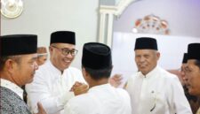 Wali Kota Sungai Penuh Alfin bersama Wakil Wali Kota Azhar Hamzah saat melaksanakan Safari Jumat di Masjid Tawakkal, Desa Sungai Ning.(Foto : Prokopim Kota Sungai Penuh)