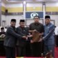 Wakil Wali Kota Sungai Penuh Azhar Hamzah menghadiri Rapat Paripurna DPRD dengan agenda penandatanganan Nota Kesepakatan KUA dan PPAS Tahun Anggaran 2027.(Foto : Diskominfosta Sungai Penuh)