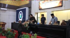 Ketua DPRD Kota Sungai Penuh Hutri Randa memimpin rapat kerja pembahasan KUA-PPAS Tahun Anggaran 2027.