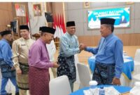 Wawako Sungai Penuh Azhar Hamzah saat menghadiri HUT ke-61 Tanjab Barat.( Foto : Diskominfosta Sungai Penuh)