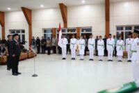 Wali Kota Sungai Penuh Alfin mengukuhkan 30 anggota Paskibraka Tahun 2026 di Gedung Nasional.(Foto : Prokopim Kota Sungai Penuh)