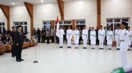 Wali Kota Sungai Penuh Alfin mengukuhkan 30 anggota Paskibraka Tahun 2026 di Gedung Nasional.(Foto : Prokopim Kota Sungai Penuh)
