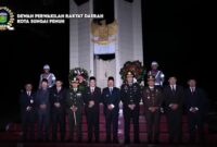Ketua DPRD Kota Sungai Penuh Hutri Randa mengikuti Apel Kehormatan dan Renungan Suci di TMP Semumu, Minggu (16/08/2026).