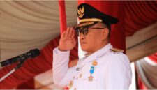 Wali Kota Sungai Penuh Alfin memimpin upacara peringatan HUT ke-81 Kemerdekaan RI di Lapangan Merdeka, Senin (17/8/2026).(Foto : Diskominfosta Sungai Penuh)